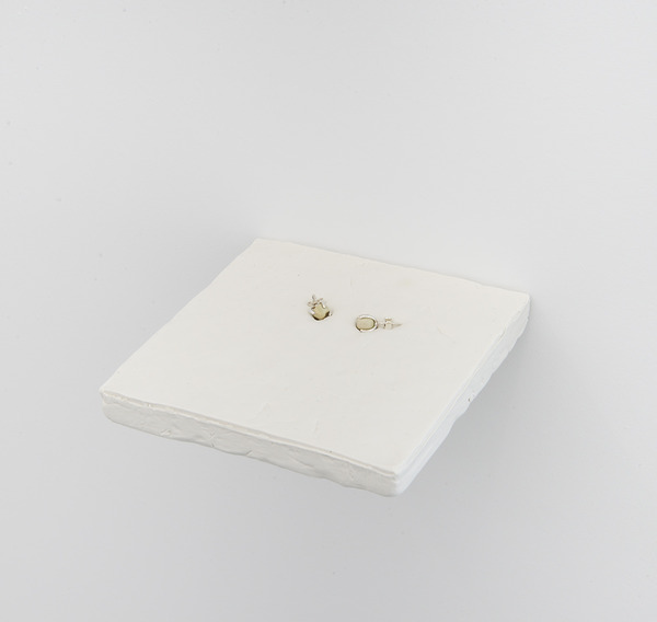 2015.05 Anna-Sophie Berger : Frieze, New York, pea earrings, 2015 2015.05 Anna-Sophie Berger : Frieze, New York, pea earrings, 2015