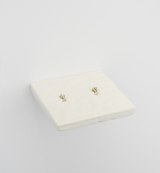 2015.05 Anna-Sophie Berger : Frieze, New York, pea earrings, 2015 2015.05 Anna-Sophie Berger : Frieze, New York, pea earrings, 2015